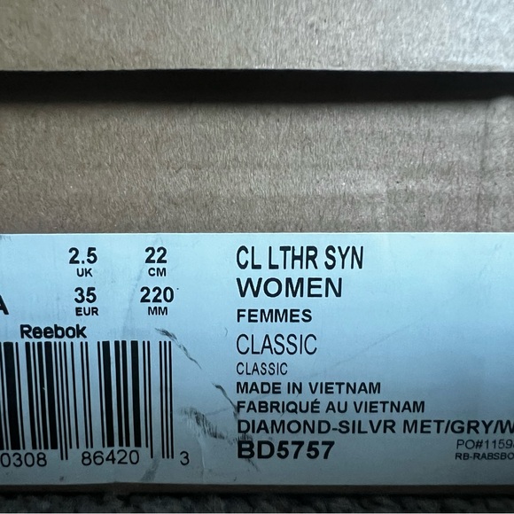REEBOK CLASSICS WOMENS SIZE 5 DIAMOND COLLECTION NEVER WORN WITH BOX - Picture 6 of 6